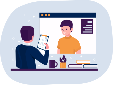 Recruiter που εξετάζει CV από online αιτήσεις